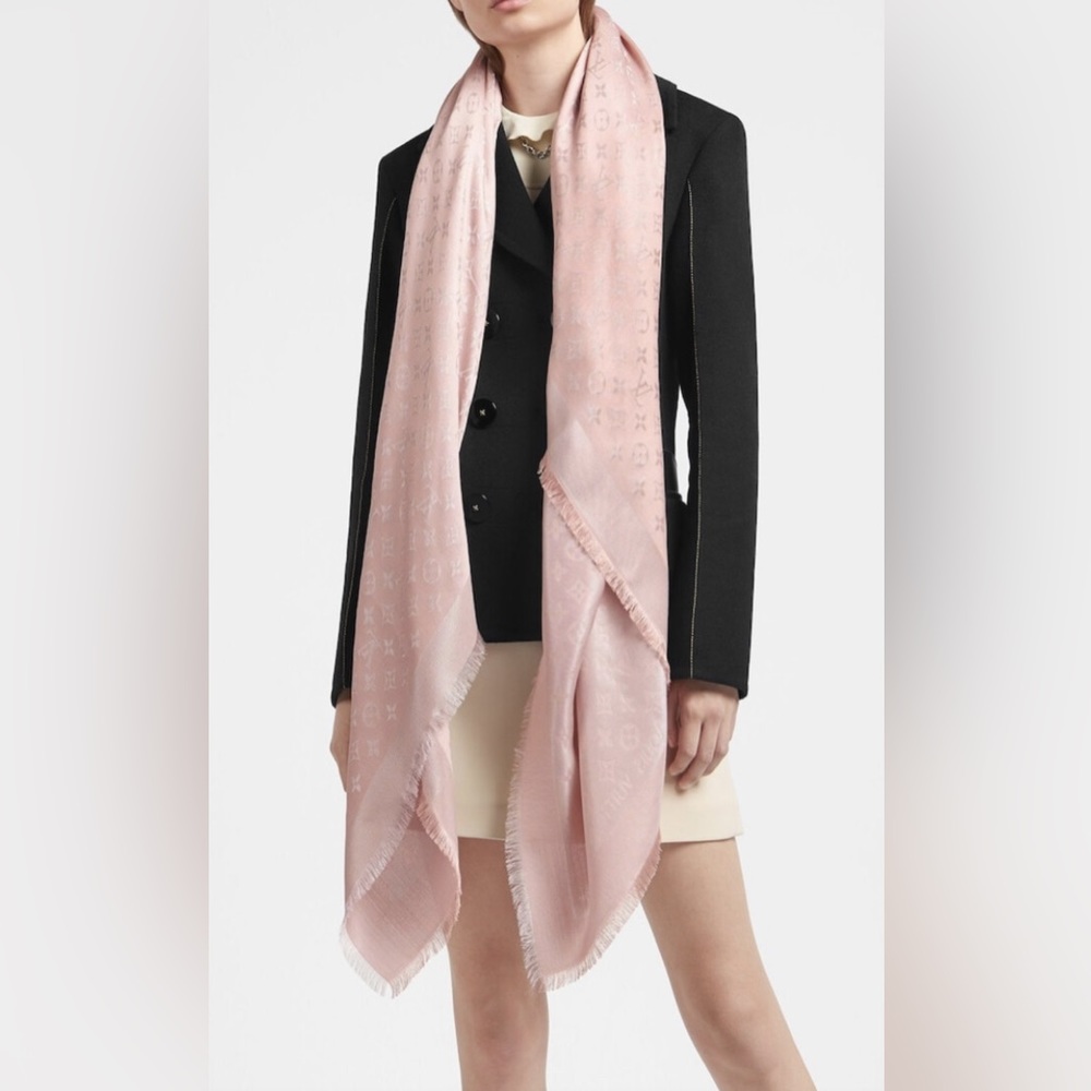 LOUIS VUITTON M70805 Monogram Shine Shawl MSRP $730.00 VELVET ROSE - Picture 9 of 13